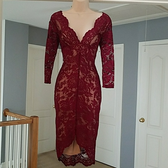 Dresses & Skirts - Gorgeous lace midi